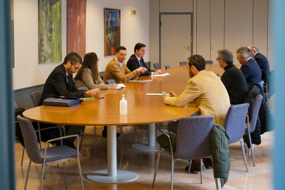 El alcalde se ha reunido esta mañana con los representantes de los sectores afectados por las medidas que impulsa el Ayuntamiento. ECB
