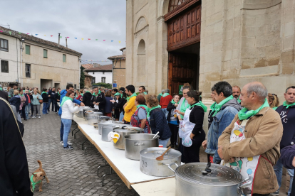Reparto de platos en la XXI edición de la fiesta del cordero y lechazo de Burgos. ASAJA