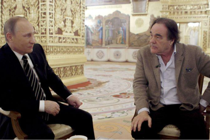 Vladimir Putin y Oliver Stone, en la serie documental que estrena en España la plataforma de pago Movistar+.-EL PERIÓDICO