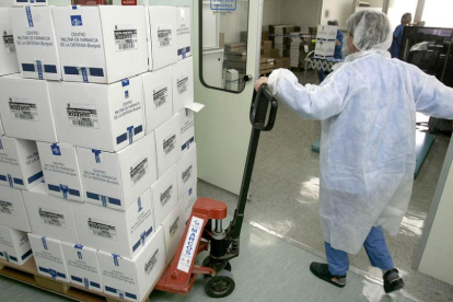 Imagen de archivo del Centro Militar de Farmacia de Burgos a pleno rendimiento en la producción de comprimidos, su anterior cometido.-SANTI OTERO