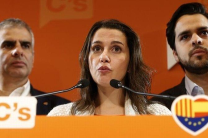 Los miembros de Ciutadans Carlos Carrizosa, Inés Arrimadas y Fernando de Páramo.-EFE / ALEJANDRO GARCÍA