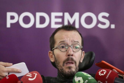El secretario de Organización de Podemos, Pablo Echenique, antes de la reunión con los candidatos morados a las elecciones autonómicas y europeas.-DAVID CASTRO