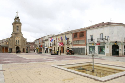 La Iglesia de la Asunción está situada en el casco urbano de la localidad.-