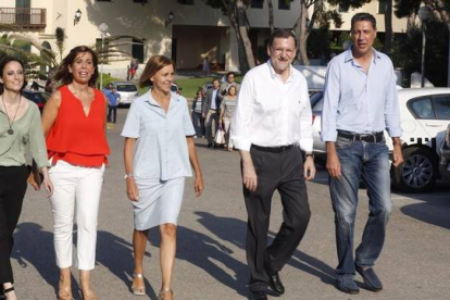Andrea Levy, Alicia Sánchez-Camacho, María Dolores de Cospedal, Mariano Rajoy y Xavier García Albiol.-Foto: JULIA CARBÓ