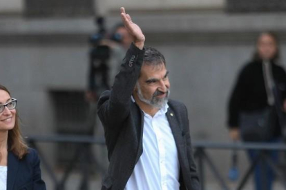 Jordi Cuixart, cuando entró a declarar con su abogada en la Audiencia Nacional, el 6 de octubre del 2017.-DAVID CASTRO