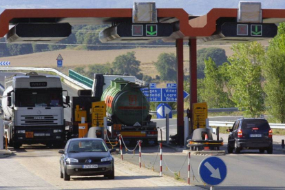 Los vehículos pesados tendrán una bonificación del 50% en el peaje de la autopista AP-1.-ECB
