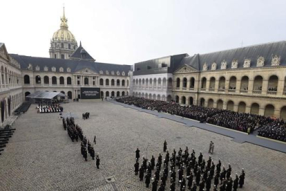Homenaje a las víctimas del atentado de París en el patio del Palacio de los Inválidos.-AFP / MIGUEL MEDINA
