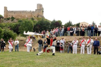 Las eras de San Juan volvieron a ser el escenario del revoloteo.-G. G.