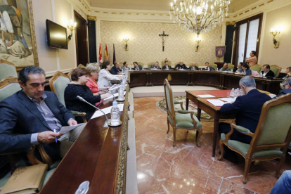 Nadie sabe aún qué rostros podrán verse a partir de junio en la corporación provincial.-R. O.