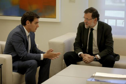 Mariano Rajoy y Albert Rivera, durante una reunión en la Moncloa.-JOSÉ LUIS ROCA