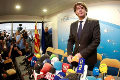 Puigdemont, este martes, antes de la rueda de prensa que ha ofrecido en Bruselas.-/ OLIVIER HOSLET (EFE)