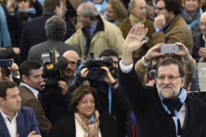 El presidente del Gobierno y candidato a la reelección, Mariano Rajoy, este domingo en un mitin en Las Rozas (Madrid).-AFP PHOTO / GERARD JULIEN