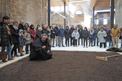 Ronco Teatro en una de sus representaciones en el Monasterio de San Juan.-ISRAEL L. MURILLO