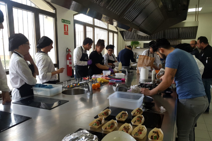La Escuela de Cocina sirve también para organizar el Concurso de Tapas, Pinchos y Banderillas. L.V.L.