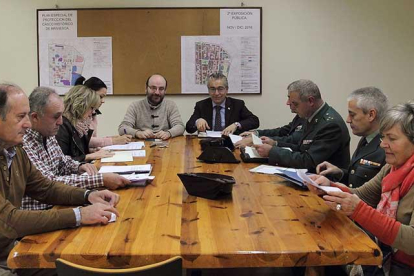 Un momento de la reunión celebrada ayer en la localidad briviescana.-G. G.