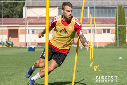 El Burgos CF ya entrena con la vista puesta en el Málaga. Fotos: BCF