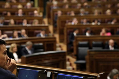 El líder  del PSOE, Pedro Sánchez, en el Pleno que se celebró este martes en el Congreso de los Diputados-JOSÉ LUIS ROCA