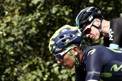 Quintana, junto a Froome durante la etapa con final en los Lagos de Covadonga.-JAVIER LIZÓN / EFE