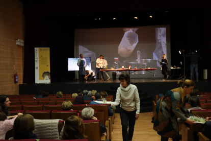 La exhibición de los cocineros de la comarca se celebró ayer  sobre el escenario del Teatro Gran Casino. AGALSA