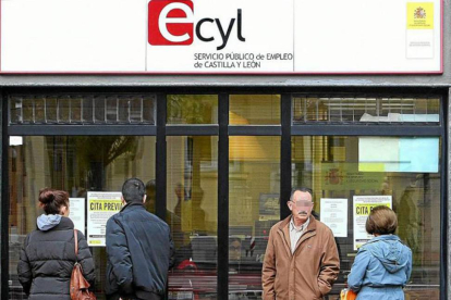 En Burgos hay 33.500 parados y 4.900 buscan empleo por primera vez.-ECB
