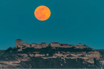 Impresionante luna en Haza realizada por Juan Lázaro