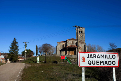 Jaramillo Quemado, el municipio más pequeño de España, acoge de manera habitual a ocho hombres y una mujer. FOTOS: TOMÁS ALONSO