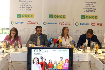 Begoña Grijalvo, Ismael Pérez, Arancha Casado y Juan Carlos Barbado durante la presentación del ‘Informe de Valor Compartido 2015’.-ICAL
