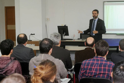 Ernesto Salas durante su conferencia en la Politécnica.-ISRAEL L. MURILLO