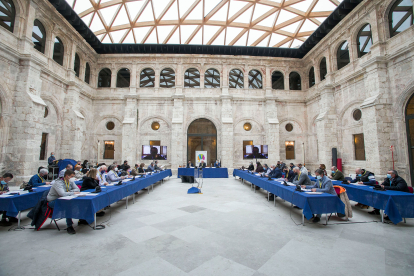 Reunión de la Asociación de Municipios del Camino de Santiago celebrada en Burgos. TOMÁS ALONSO