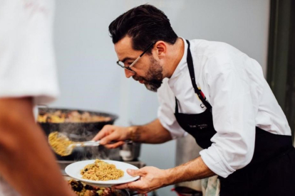 Quique Dacosta, chef tres estrellas Michelin, ha participado en 'Refettorio Gastromotiva', un proyecto solidario con motivo de los Juegos Olímpicos de Río de Janeiro.-