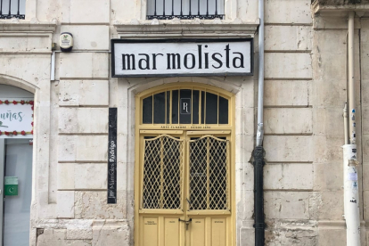 Mítica entrada del taller ubicado en la calle Laín Calvo. ECB