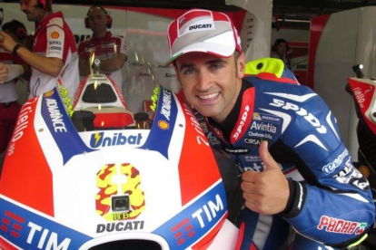 Héctor Barberá, con su Ducati oficial (y su mono aún del equipo Avintia) en Motegi.-EMILIO PÉREZ DE ROZAS (Enviado especial)