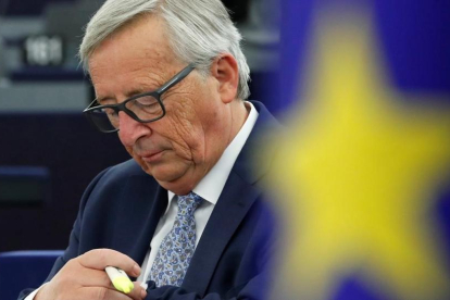 El presidente de la Comisión Europea, Jean-Claude Juncker, en la Eurocámara.-REUTERS / CHRISTIAN HARTMANN