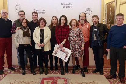Luis Jorge del Barco, Valentín Martín, María José Díez, Miguel Nieto, Mariví Ramos, Nuria Álvarez, Ángela Sastre, Pilar Martínez, Javier Moradillo, Roberto Méndez y José María Saiz, de i. a d., en la foto de familia.-Raúl Ochoa