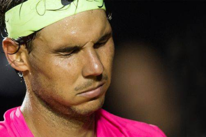 Rafael Nadal lamenta un punto perdido ante Fabio Fognini, en semifinales del Abierto de Río.-Foto: AP / FELIPE DANA
