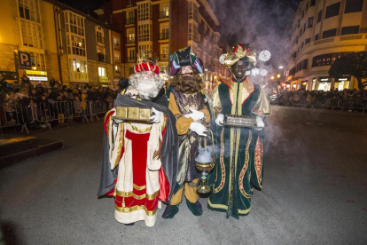 Los Reyes Magos en una de sus visitas a Burgos para dejar los regalos a pequeños y mayores.  ECB