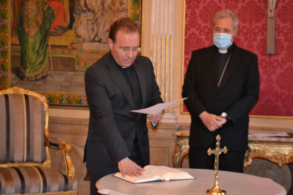 Carlos Izquierdo Yusta jura su cargo como nuevo vicario general de la diócesis. ARCHIDIÓCESIS
