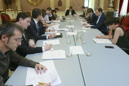 Imagen de archico de una reunión del consejo de administración de la Sociedad de Promoción.-RAÚL G. OCHOA