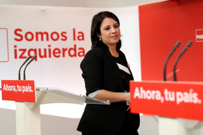 La vicesecretaria general del PSOE Adriana Lastra durante la rueda de prensa, este martes.-/ CHEMA MOYA (EFE)