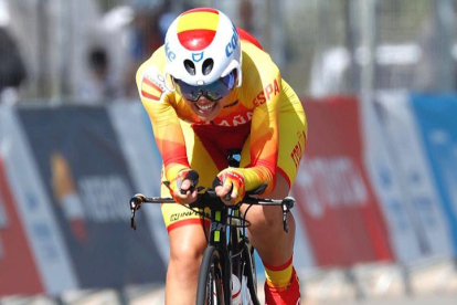 Sara Martín, con el mono de contrarreloj de la selección española.-RFEC