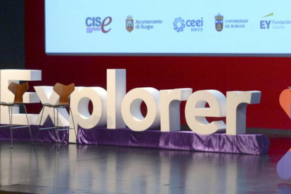 El consejero de Empleo, Carlos Fernández Carriedo, en un momento de su discurso durante la inauguración del VIII Encuentro Nacional del Programa Explorer.-ICAL