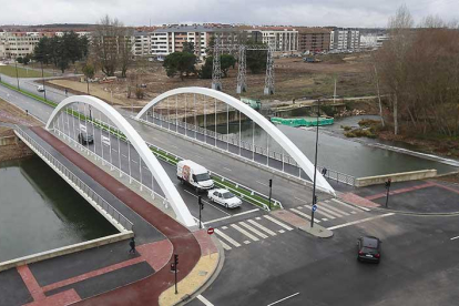 Imagen del puente de la Universidad, puesto en servicio este mes.-RAÚL G. OCHOA