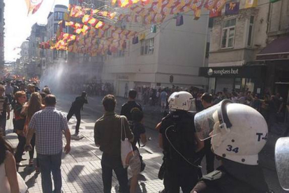 La policía ha dispersado a los manifestantes en una protesta pacífica en Estambul.-Foto: TWITTER