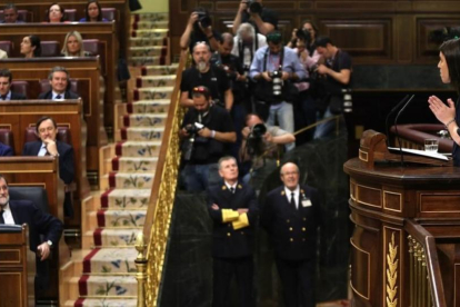 Mariano Rajoy atiende la intervención de Irene Montero, este martes, en el Congreso.-JUAN MANUEL PRATS