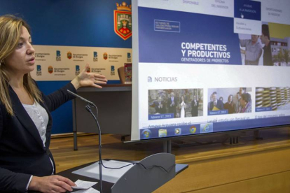 Carolina Blasco durante la presentación del nuevo portal web ‘Invertir en Burgos’.-SANTI OTERO