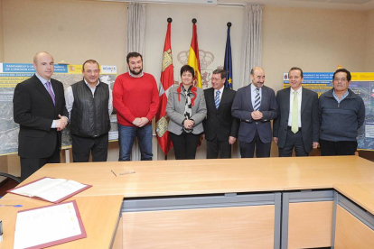 La firma entre Acuaes y los alcaldes burgaleses dio paso a los concursos de obra, las cuales se iniciarán este verano.-I. L.M.