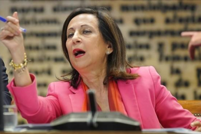 La ministra de Defensa, Margarita Robles, en el Senado.-JOSÉ LUIS ROCA