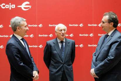 De izquierda a derecha, Víctor Iglesias (Consejero Delegado), José Luis Aguirre (presidente de Honor) y Francisco Serrano (presidente no ejecutivo). ECB