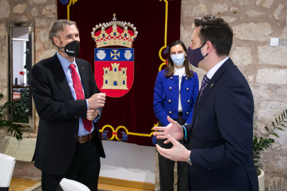 Imagen de la reunión del rector de la UBU con el alcalde de Burgos. TOMÁS ALONSO