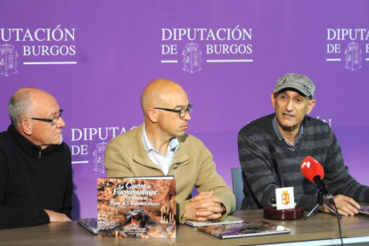 (De izq. a dch.) Ferrer, Del Barco y Sáez durante la presentación del libro.-I. L.M.